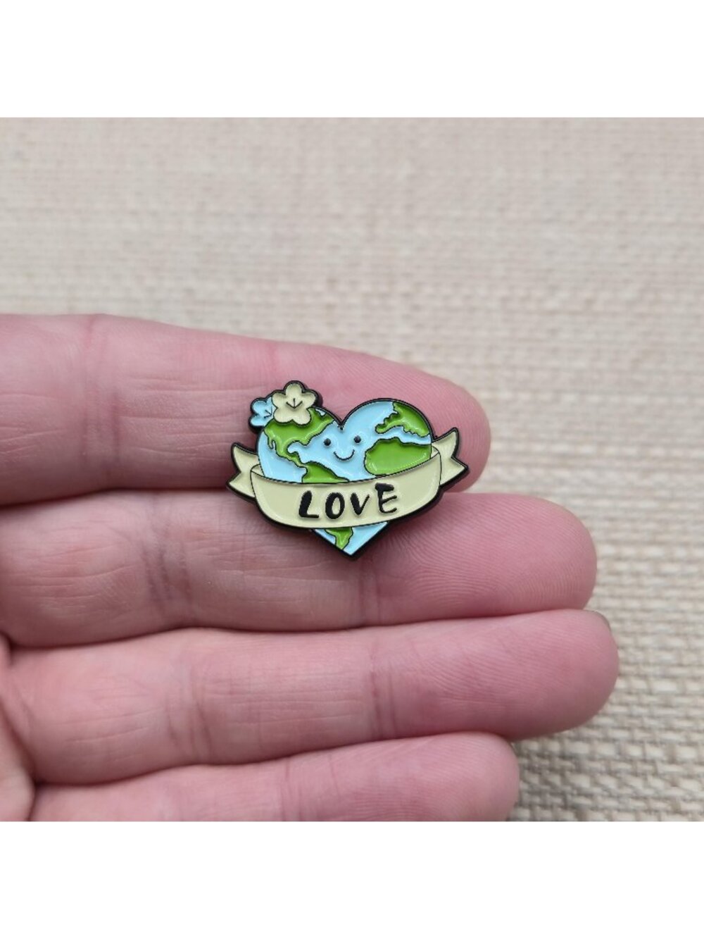 Cute Heart Earth Enamel Pin - Eco Friendly Love Planet Lapel Badge A9064 - Picture 1 of 5